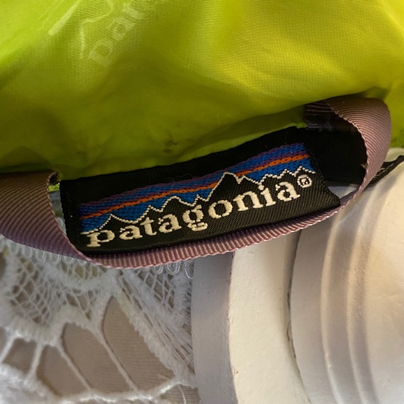 Patagonia Fuchsia Hooded Jacket - Picture 3 of 17